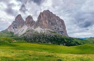 montanhas nos alpes foto