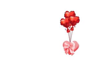 caixa de presente em forma de coração voa em balões. foto criativa para feriado dos namorados ou dia branco