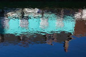 reflexões no antigo rio nene em março, cambridgeshire foto