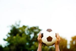 futebol esportivo com espaço disponível para reproduzir ideias esportivas. foto