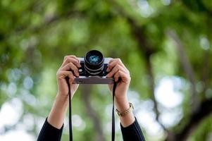 conceito de fotografia de tiros de mão e câmera com espaço de cópia foto