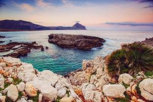 panorama de primavera da cidade da costa do mar trapany. Sicília, Itália, Europa foto