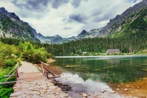 fantástico shtrbske pleso high tatras. eslováquia europa foto