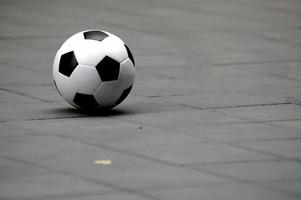 bola de futebol de futebol simples preto e branco foto
