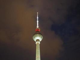 torre de tv fernsehturm em berlim foto