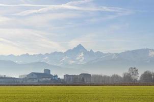 montanha monviso no piemonte itália foto