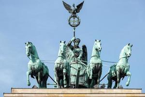 berlim, alemanha, 2014. o monumento do portão de brandenburgo em berlim foto