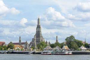 wat arun em bangkok, tailândia foto