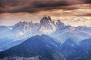 montanhas rochosas na Geórgia. Europa foto