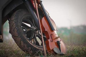 violino segure na imagem da camada scoorty foto