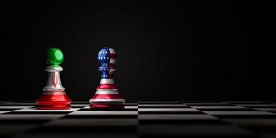 batalha dos EUA e tela de impressão da bandeira do Irã no xadrez de peão no tabuleiro de xadrez, Estados Unidos da América e Irã sempre conflito de guerra militar e conceito de crise nuclear por renderização 3d.