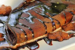 crepe de chocolate com sorvete e biscoitos foto