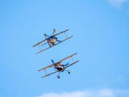 biggin hill, kent, reino unido, 2014. a equipe de acrobacias trig voando sobre o aeroporto de biggin hill foto