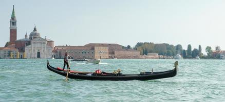 veneza, veneto, itália, 2014. gondoleiro em veneza foto