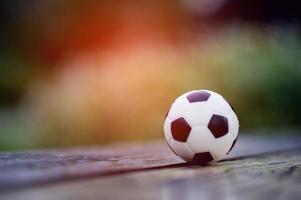 futebol branco para o exercício de homens e mulheres para a saúde, conceitos esportivos