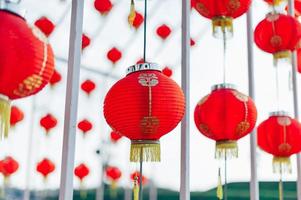 lâmpada ano novo chinês no país chinês cores brilhantes no conceito de ano novo chinês vermelho foto