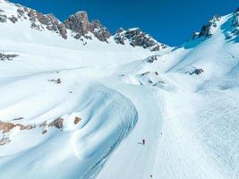 estância de esqui alpino st. anton am arlberg no inverno foto