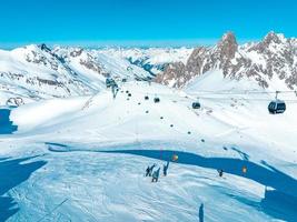 estância de esqui alpino st. anton am arlberg no inverno foto