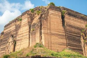 os detalhes exteriores do pagode mingun pahtodawgyi um monumento incompleto stupa em sagaing, mas ainda o maior pagode em mianmar. foto