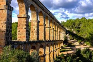 aqueduto romano. ponte de pedra velha.antiga, aqueduto. Espanha foto