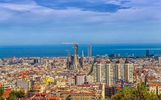 barcelona, espanha 9 de junho de 2018 sagrada familia e panorama foto