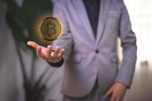 comércio de criptomoeda moedas bitcoin trocas investem ações do metaverso foto