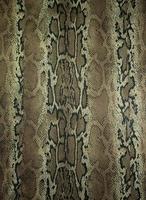 textura de couro de cobra de listras de tecido para plano de fundo foto