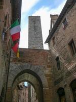 vista da cidade de san gimignano foto