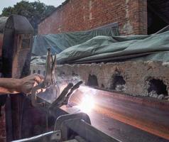 soldagem a arco de metal blindado smaw também conhecido como soldagem com eletrodo foto