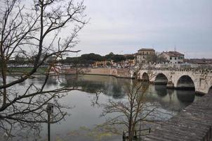 ponte romana em rimini foto