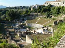 teatro romano em sessa aurunca foto