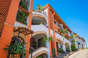 puerto vallarta ruas coloridas no centro histórico da cidade foto