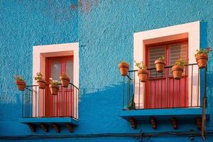 guanajuato, méxico, ruas de paralelepípedos cênicas e tradicional arquitetura colonial colorida no centro histórico da cidade de guanajuato foto