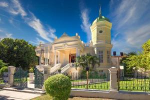 avenida central paseo de montejo em merida com museus locais, restaurantes, monumentos e atrações turísticas foto