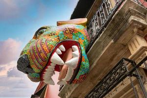 ruas cênicas da cidade velha e edifícios coloniais coloridos no centro histórico da cidade foto