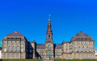 Palácio de christiansborg marco em copenhague foto