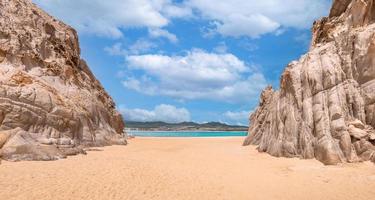 méxico, destino de viagem cênico praia playa amantes, praia dos amantes conhecida como playa del amor localizada perto do famoso arco de cabo san lucas na baja california foto