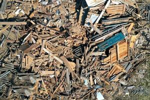 escombros após a destruição da vista superior da casa. foto