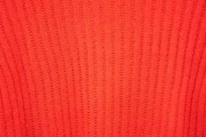 feche a textura de suéter de artesanato vermelho bonito na tailândia. foto