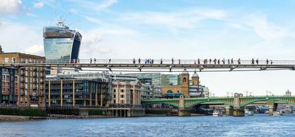 londres, reino unido, 2014. a ponte do milênio em londres foto