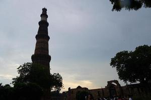 qutub minar- qutab minar road, imagem de delhi foto