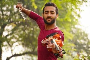 música de imagens de jogador de violino e conceito de tom musical. imagens de homem músico foto