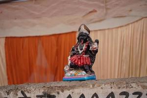 maha kali estátua quebrada ao ar livre foto