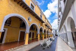 méxico, palácio municipal de veracruz e ruas coloniais no centro histórico