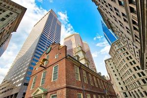 ruas do centro histórico de boston em um dia ensolarado foto