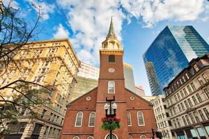 ruas do centro histórico de boston em um dia ensolarado foto