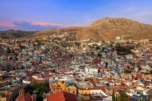 méxico, horizonte panorâmico de guanajuato e mirante perto do monumento pipila foto