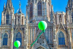 catedral de barcelona localizada no coração do bairro histórico de las ramblas foto