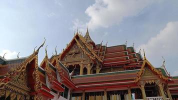 bela igreja wat bua khwan é um dos templos mais famosos de nonthaburi foto