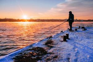 silhueta de pescadores. foto